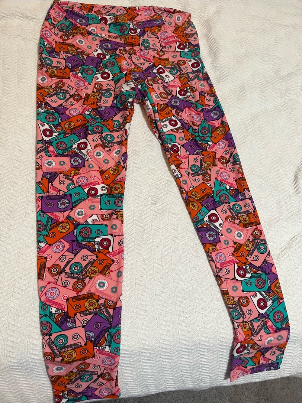 Ladies TC Tall and Curvy cassette print 80’s LuLaRoe leggings like new
